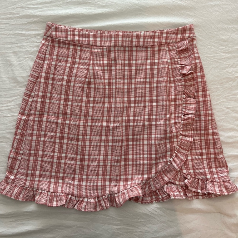 Sadie and sage Pink mini skirt.zipper on the side. Size medium